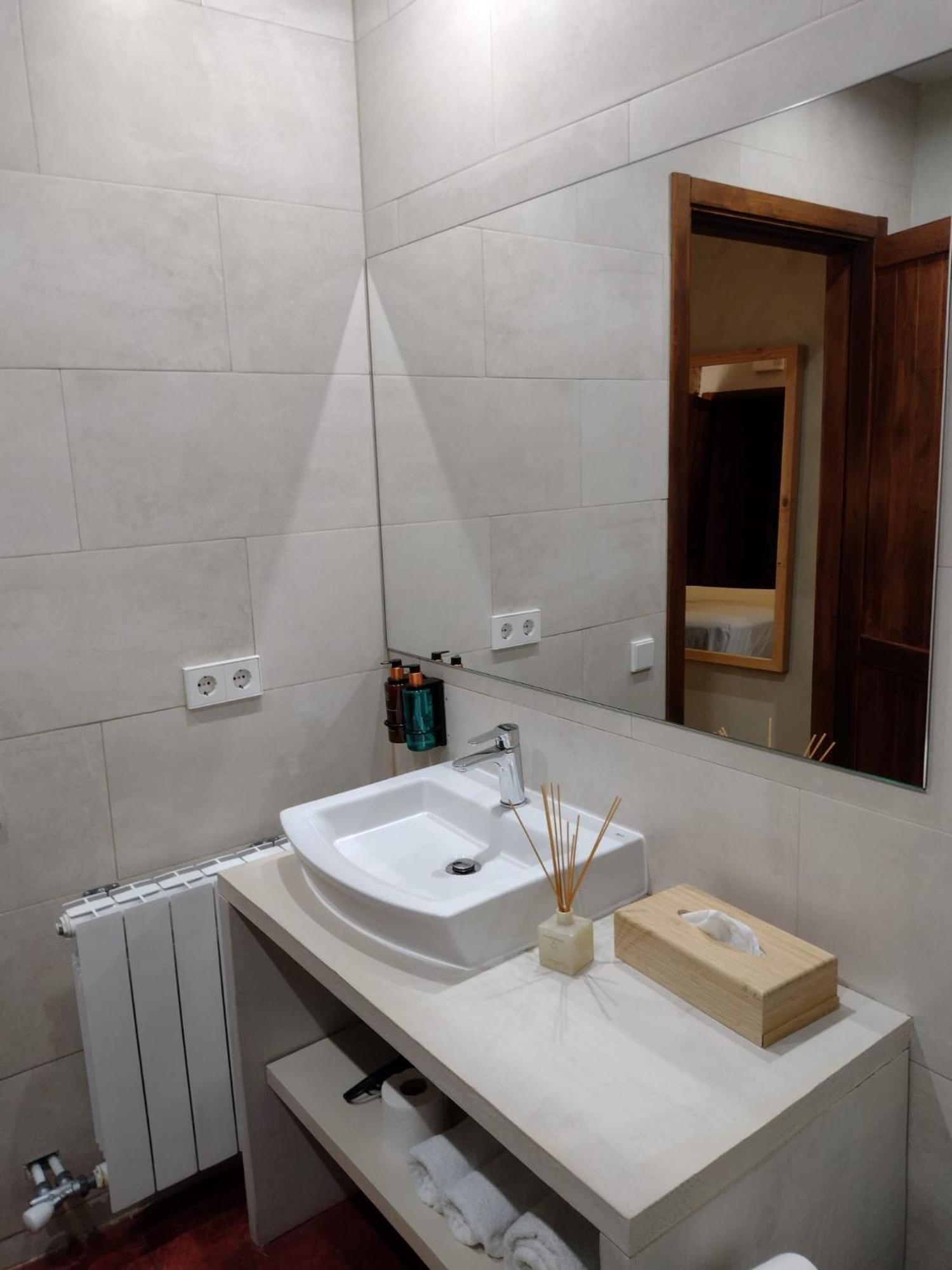 Hostal De Bianya Ла-Валь-де-Бианья Экстерьер фото